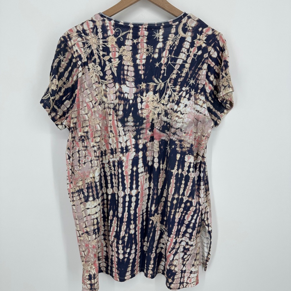 Johnny Was Tunic Top Medium Blue Tie Dye Embroidered Floral Stars Boho - Picture 9 of 11